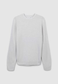 Maglione a maglia grigia chiara con scollatura a girocollo, maniche lunghe, polsini e orlo a coste, motivo testurizzato su tutta la superficie, progettato per una vestibilità comoda.