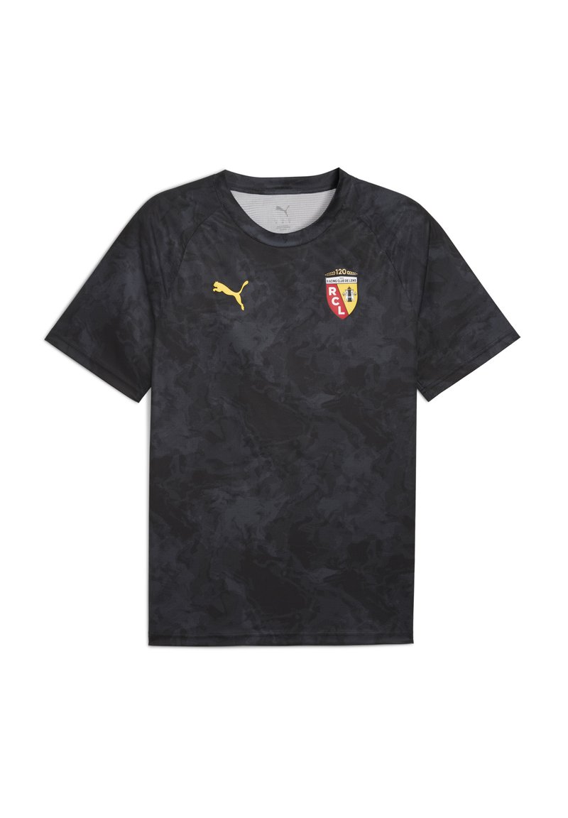 Camiseta atlética negra hecha de tejido suave, con un patrón de camuflaje tonal, cuello redondo, mangas cortas y un logo amarillo de Puma y emblema del equipo.