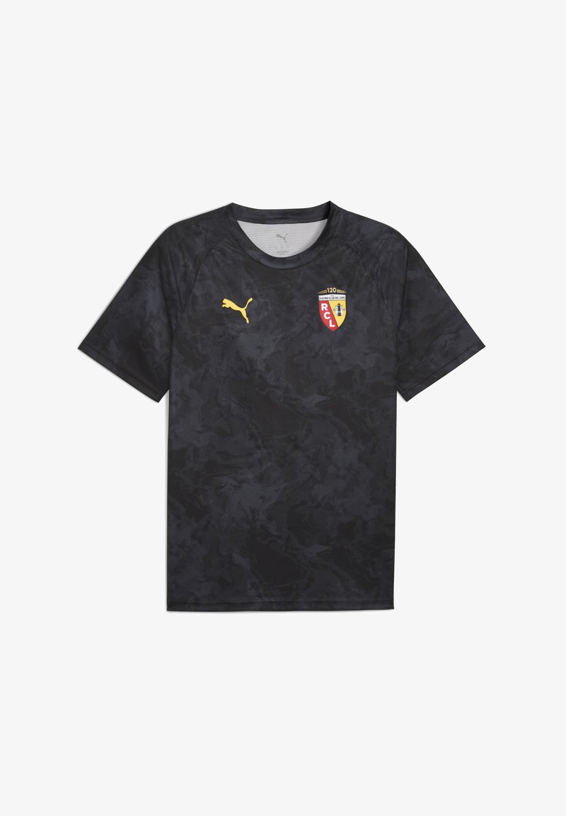 Camiseta atlética negra hecha de tejido suave, con un patrón de camuflaje tonal, cuello redondo, mangas cortas y un logo amarillo de Puma y emblema del equipo.
