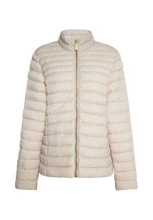 Svetlo bež puff jakna z visokim ovratnikom, vodoravno quiltano oblikovanje, poln zadrgo in zlatim zadrževalnikom. Mehka tekstura in sodoben kroj.