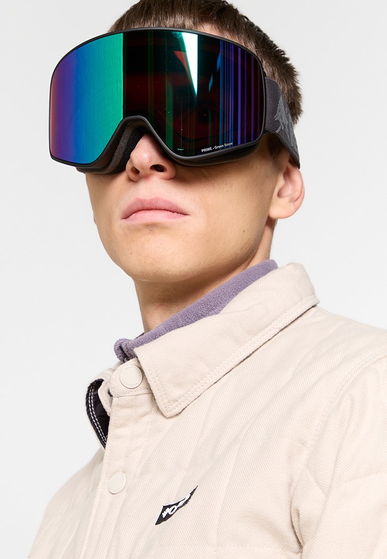 Skibrille mit einem großen schwarzen Rahmen und einer farbenfrohen, reflektierenden Linse, ausgestattet mit einer weichen Schaumstoffpolsterung und einem verstellbaren Band für optimalen Komfort.