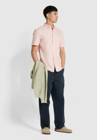 Farah BREWER SHORT SLEEVE SLIM FIT OXFORD SHIRT - Overhemd - powder pink