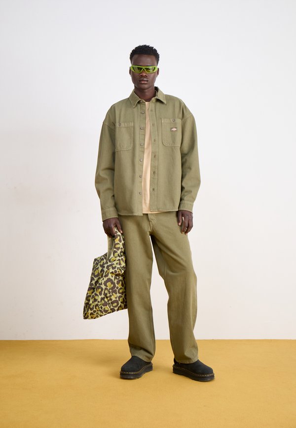 THOMASVILLE PANT - Relaxed fit jeans - military gr3