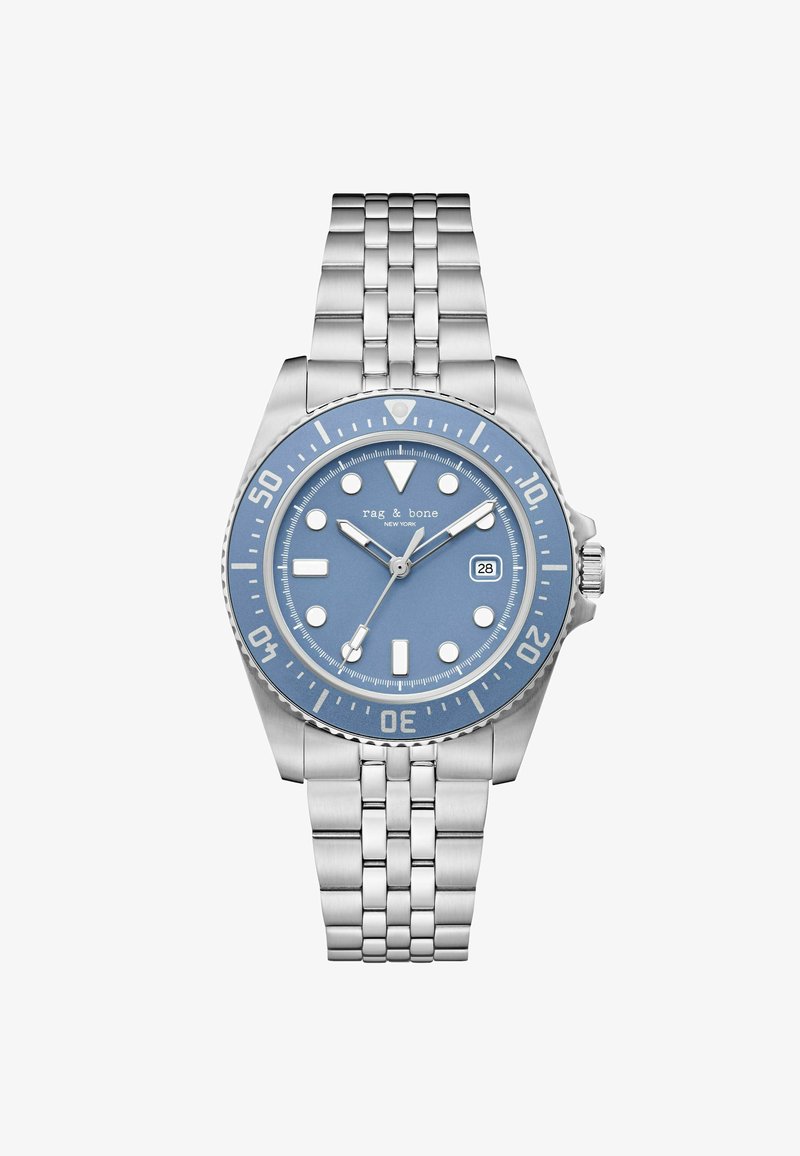 Hõbedane metallist käekell sinise sihverplaadiga, valgete tundmärgistega, kuupäevaaknaga kella kolme juures ja minutitega tähistatud pöörleva raamiga.