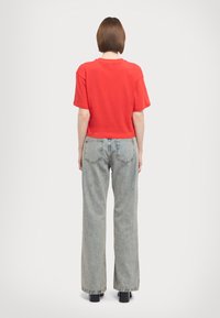 MAX&Co. BOXYCLAIM - Μπλουζάκι με στάμπα - red