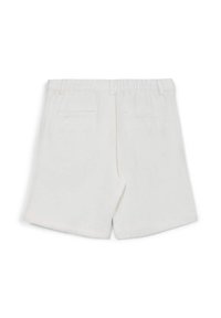 Pantaloni corti bianchi in lino con vita elastica, design frontale piatto e due tasche posteriori. Il tessuto ha una consistenza liscia. Nessun motivo visibile.