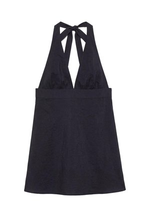 Robe noire sans manches avec col halter en V profond et nouée dans le dos, longueur genou et ajustée à la taille.