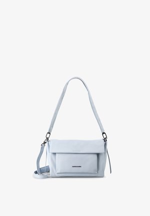 Hellblaues rechteckiges Umhängetäschchen mit vorderer Klappentasche und verstellbarem Riemen vor weißem Hintergrund.