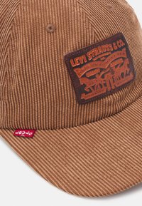Levi's® RELAXED DAD HERITAGE UNISEX - Gorra - dark khaki