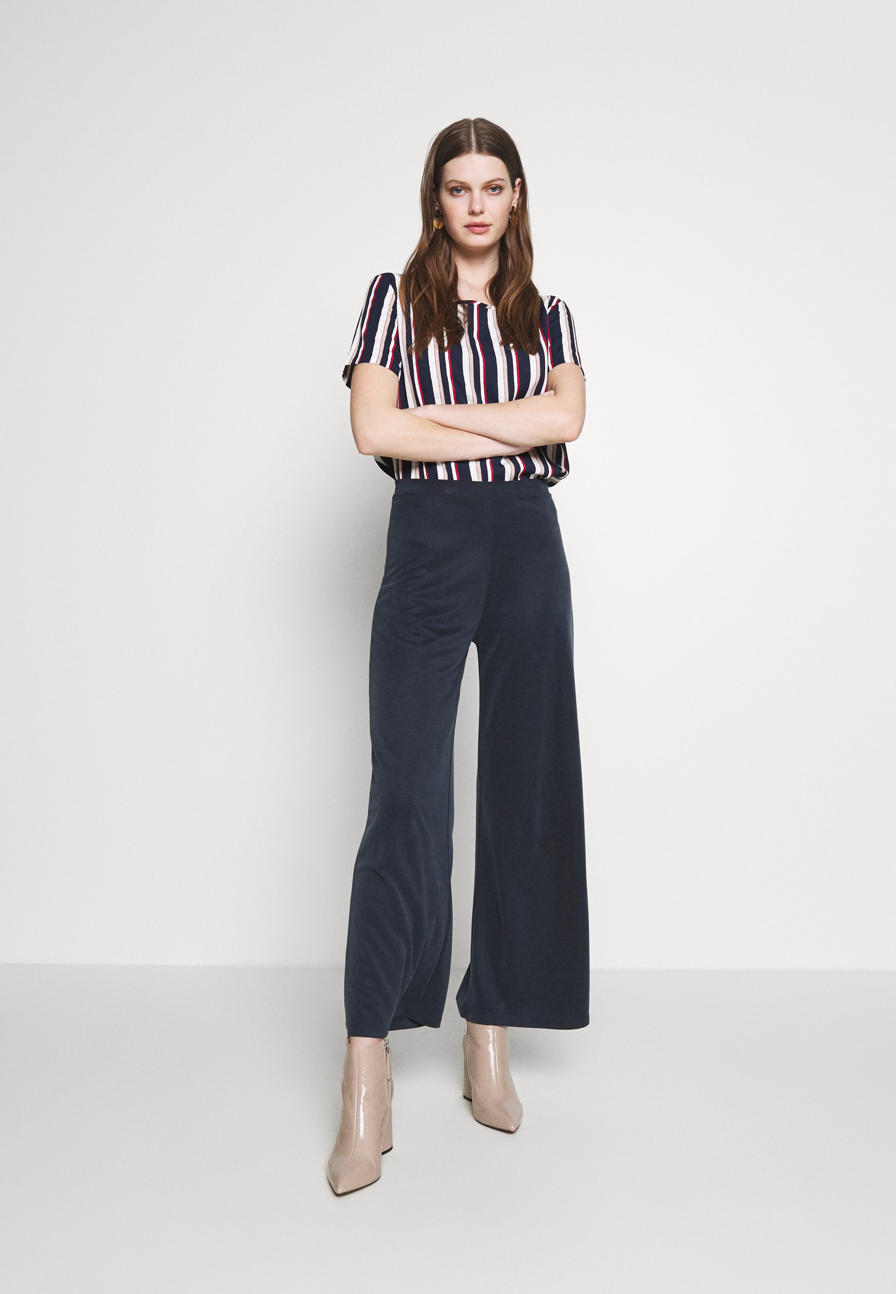 JDY JDYROSIE ZIP Blouse navy blazerscarlet sage JDY JDYROSIE ZIP Blouse navy blazerscarlet sage