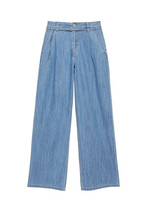 Pantaloni di jeans azzurri a gamba larga con passanti per cintura, zip frontale, chiusura con bottone e tasche laterali, distesi su uno sfondo bianco.