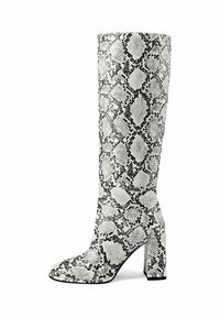 Stivali alti fino al ginocchio in un motivo pitonato bianco e nero. Punta quadrata, tacco a blocco alto, texture liscia e design del gambale aderente.