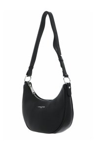 Sac à main noir, courbé, en cuir texturé avec une seule sangle et des détails en fermeture éclair argentée. Présente un logo embossé sur le devant.