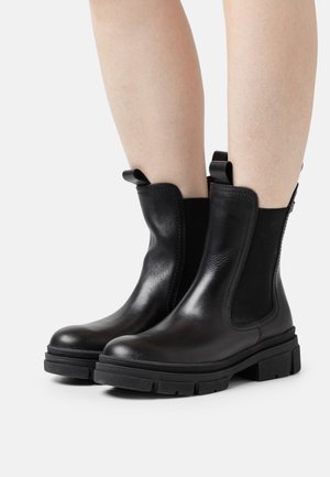 Platform ankle boots - black