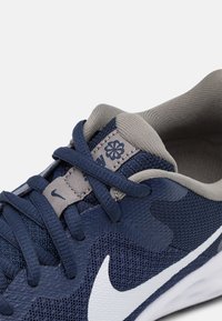 Nike Performance NIKE REVOLUTION 6 (GS) - Zapatillas running asfalto - midnight navy/white/flat pewter