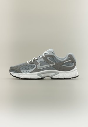 Nike Sportswear, V5 RNR - Маратонки - particle grey/light smoke grey/flat pewter/platinum-coloured tint/black