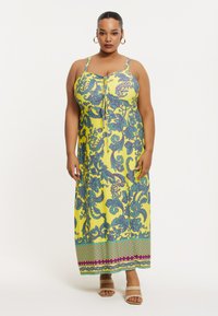 Robes maxi jaune avec un motif paisley teal et violet. Comprend des bretelles réglables et un devant froncé. Tissu doux et léger.