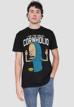 Schwarzes Baumwoll-T-Shirt mit einem Grafikmotiv eines Charakters mit einem übertrieben großen Kopf, blauem Hemd und dem Text "ICH BIN DER GROSSE CORNHOLIO."