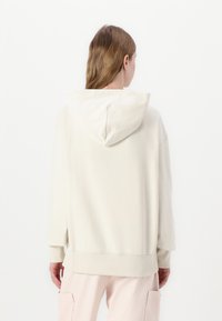 Thumbnail Image 4