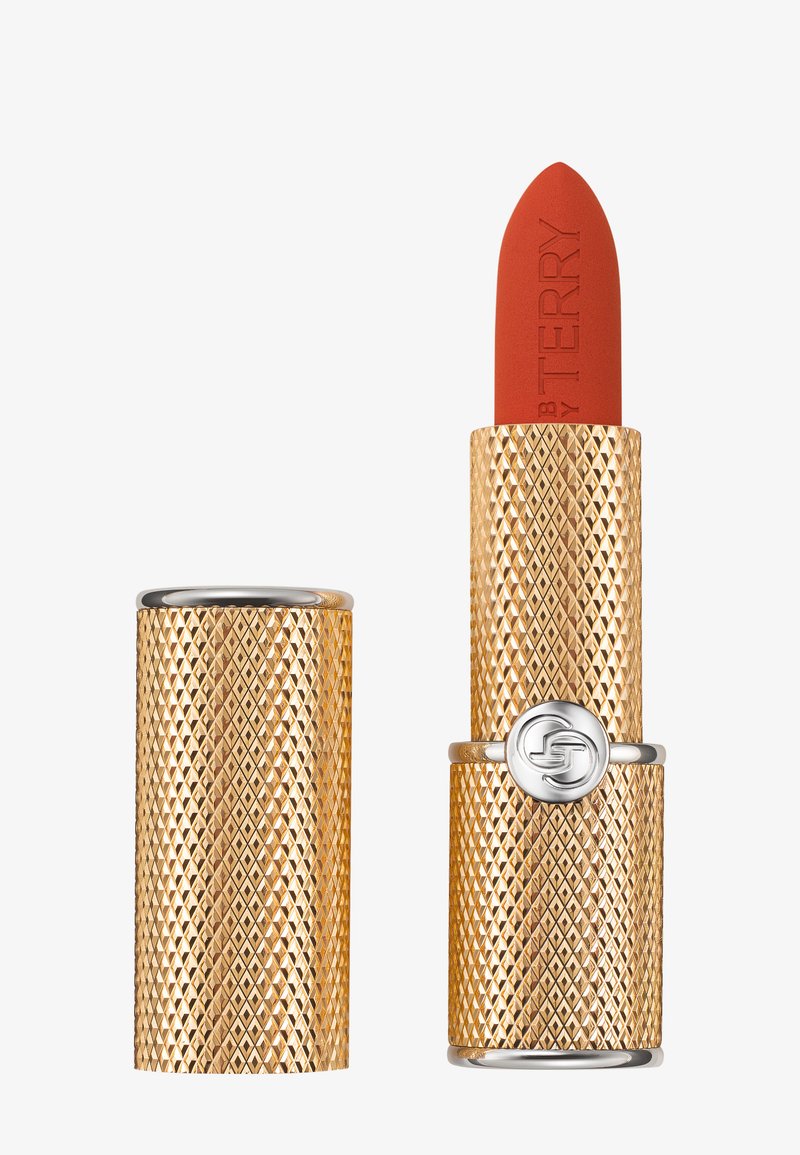 Boîtier à lèvres doré avec un motif de diamants et un accent argenté. Rouge à lèvres mat rouge vif à l'intérieur, avec le logo de la marque embouti sur le côté.