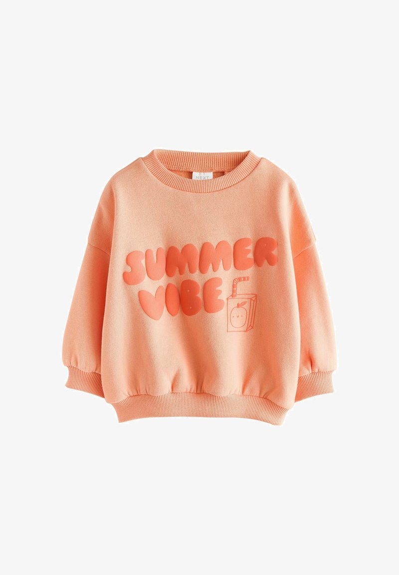 Sudadera color melocotón con puños y dobladillo acanalados, con texto en relieve "SUMMER VIBE" y un pequeño gráfico de una caja de jugo con pajita.