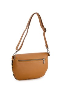 Tan lederen crossbody tas met gestructureerde afwerking, ritsvak en verstelbare schouderband. Beschikt over een luipaardprintaccent aan één zijde.