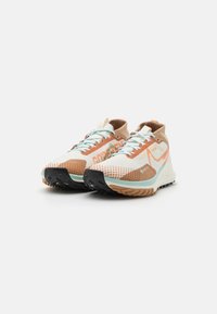 Nike Performance Trail hardloopschoenen - beige