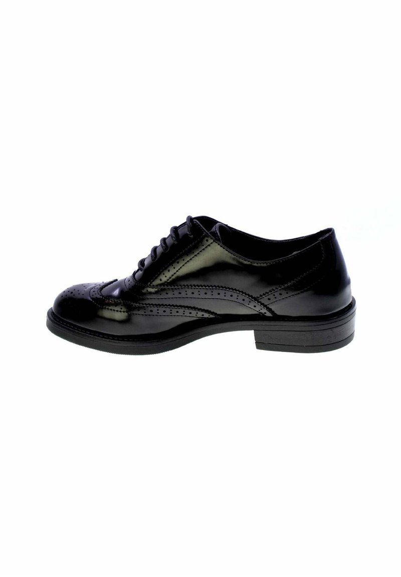 Scarpa oxford in pelle nera con finitura lucida, caratterizzata da dettagli brogue, chiusura con lacci e tacco basso impilato.