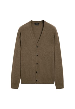 Brun cardigan med V-udskæring og seks sorte knapper, præsenteret mod en ensfarvet hvid baggrund.