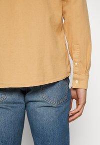 Lyle & Scott Camisa - tan