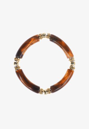 Bracelet en résine marbrée marron et ambre, avec des segments incurvés et des accents en métal doré entre les sections, formant une forme circulaire.