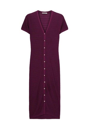 Robe en tricot de couleur violet profond avec manches courtes, décolleté en V et fermeture à boutons à l'avant. Présente un motif texturé et un ourlet légèrement effilé.