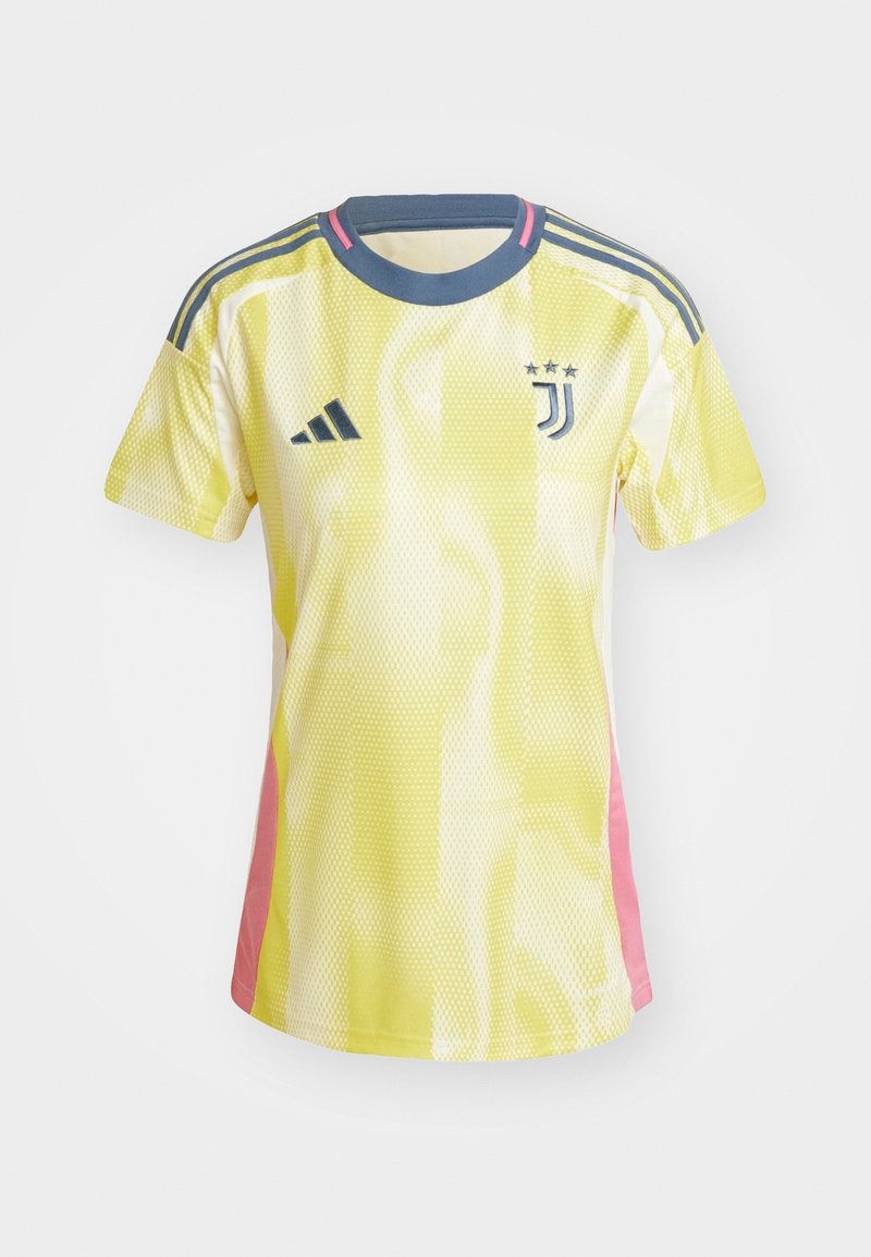 Maillot de football jaune et rose de la Juventus avec logo Adidas bleu foncé et trois étoiles au-dessus de l'emblème de la Juventus sur la poitrine.