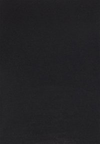 Tecido de algodão preto, textura suave, material elástico, superfície uniforme sem costuras ou padrões visíveis, adequado para várias utilizações em vestuário.