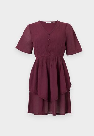 Μικρό μωβ φόρεμα δαμάσκηνου με V-λαιμόκοψη, κουμπωτό μπροστά, κοντά φαρδιά μανίκια και στρωτή, ελαφρώς υφασμάτινη υφή στη φούστα.