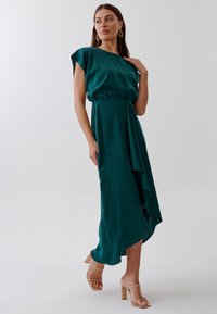 TUSSAH MADILYN  - Maxi šaty - emerald