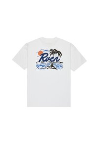 Hvid t-shirt med et grafisk design af et palmetræ, bølger og en sol, samt "Rvca" logo i blå. Fremstillet af blødt stof, afslappet pasform.