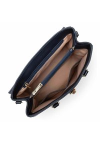 Borsa a mano in pelle blu navy con un'esterno testurizzato, dettagli in hardware dorato, interno in tessuto beige, tasca centrale con zip e due scomparti laterali.