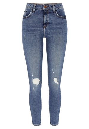 Jean skinny bleu taille haute avec détails usés et deux zones déchirées sur l'avant des cuisses, avec poches avant et fermeture par bouton.