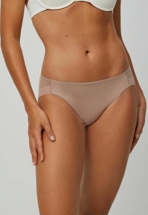 Bragas de bikini seamless en color beige, con un diseño de tiro bajo, textura suave y tela elástica, con una estética minimalista.