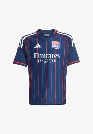 Laivansininen jalkapallopaita, jossa on pystysuorat punaiset ja siniset raidat, valkoiset yksityiskohdat ja pyöreä kaula-aukko. Edessä on "Emirates Fly Better" -logo.