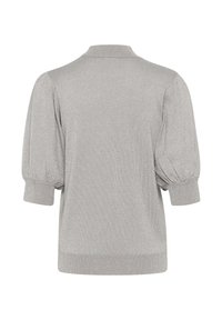 Pull-over à manches courtes en tissu argent métallique, avec un col, des manches bouffantes et un ourlet en côte. Texture lisse avec des détails scintillants.