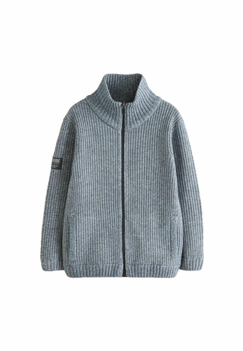 Grauer gestrickter Zipper-Pullover mit hohem Kragen, geripptem Muster und seitlichen Taschen. Verfügt über ein kleines Markenpatch am Ärmel.