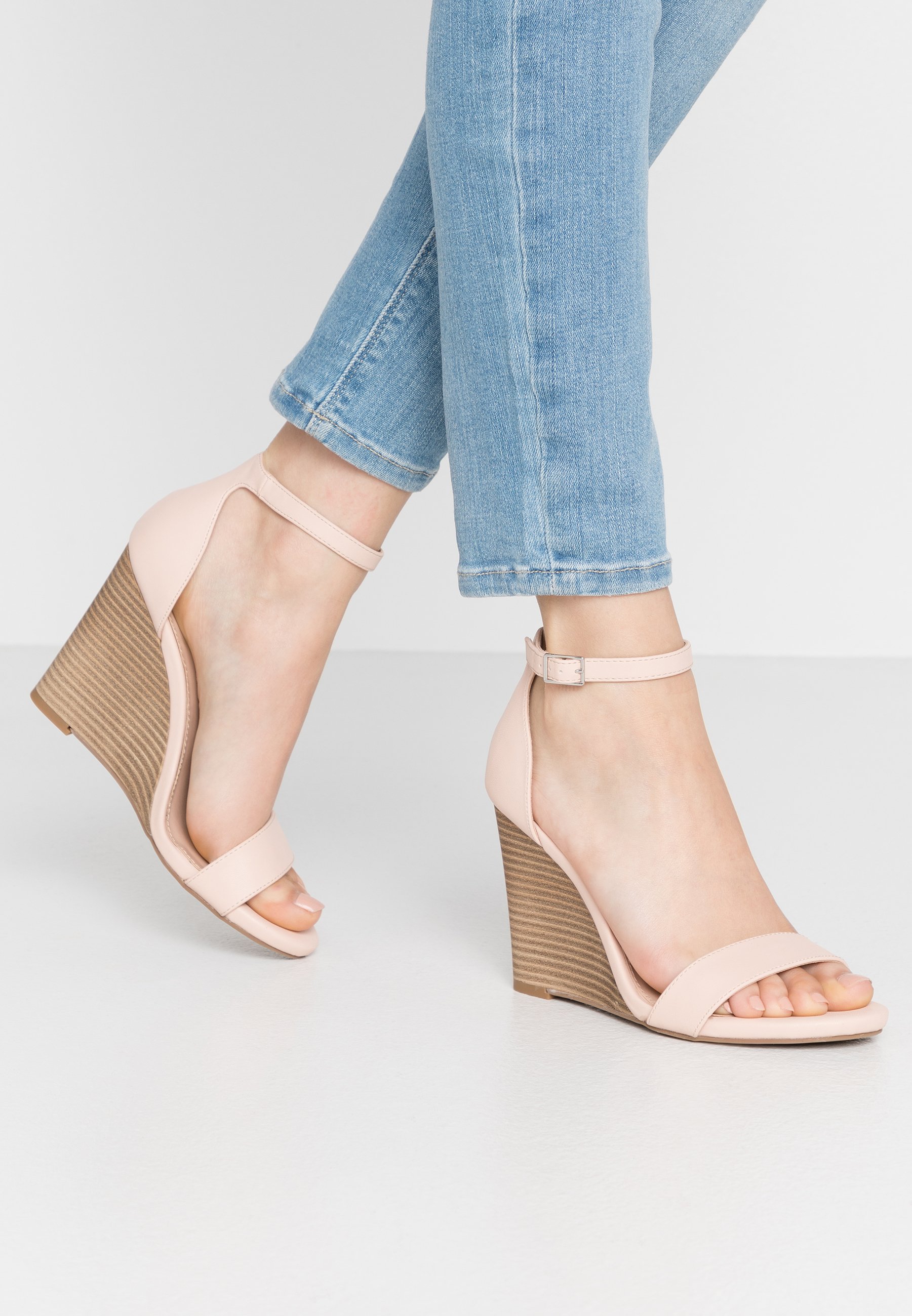 madden girl willow wedge sandals