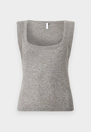 Débardeur gris sans manches en maille côtelée avec un décolleté carré et une silhouette ajustée, présentant une texture lisse et une légère élasticité.