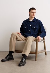 Mads Nørgaard SUNSET AUGUST WORK SHIRT - Vapaa-ajan kauluspaita - parisian night
