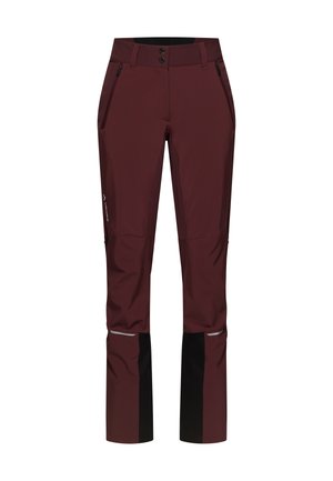 Bordeauxkleurige buiten softshellbroeken met zwarte panelen aan de onderbenen, ritszakken aan de zijkant, dubbele knoop in de taille en reflecterende accenten op de knieën.