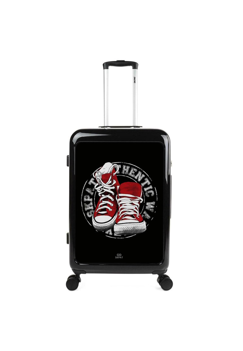Maleta rígida negra con un gráfico de zapatillas rojas de caña alta en un diseño circular, con acentos blancos y un mango retráctil.