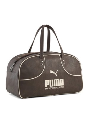 Sac polochon marron avec bordure blanche, deux poignées, une fermeture éclair et grand logo Puma blanc et texte « MACHT’S MIT QUALITÄT » sur le devant.