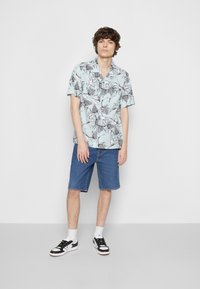 Levi's® CLASSIC CAMPER - Camisa - thistles starlight blue